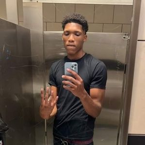 Meet your Posher, Nadil